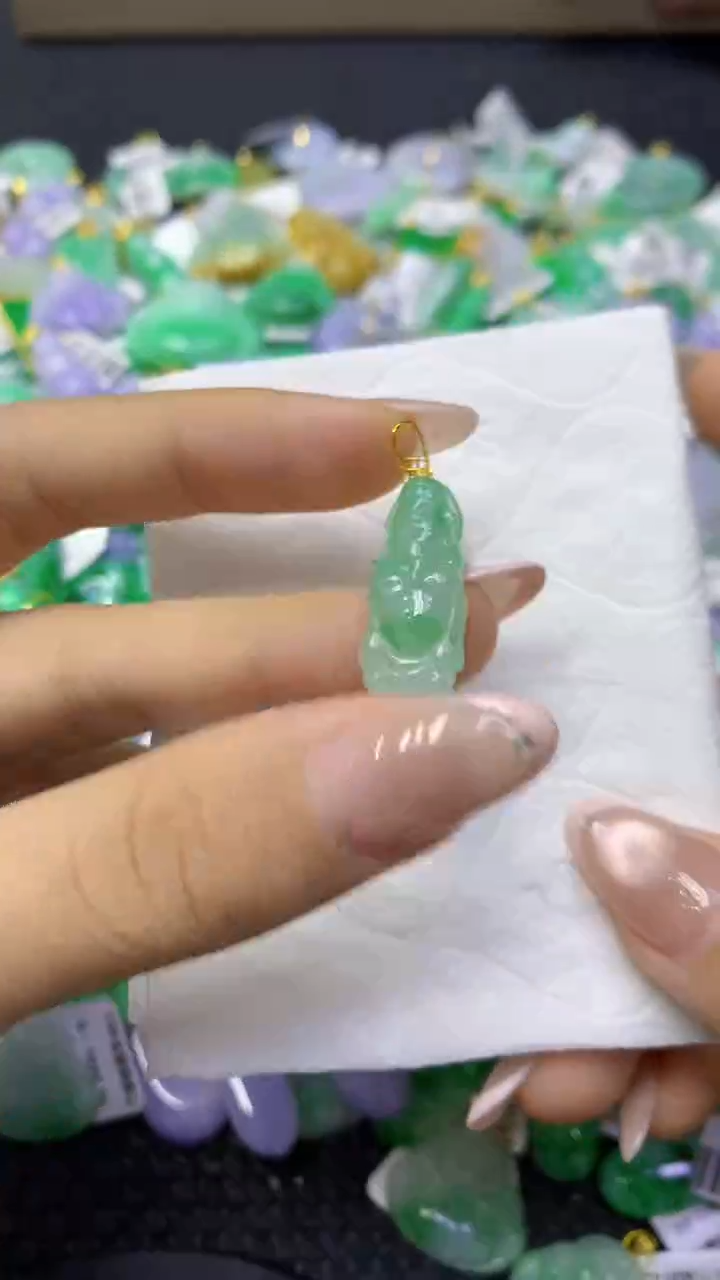 颈饰18K金镶嵌翡翠天然缅甸翡翠A货