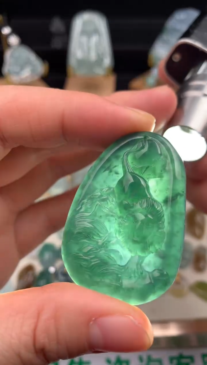 颈饰未镶嵌翡翠狮子危地马拉