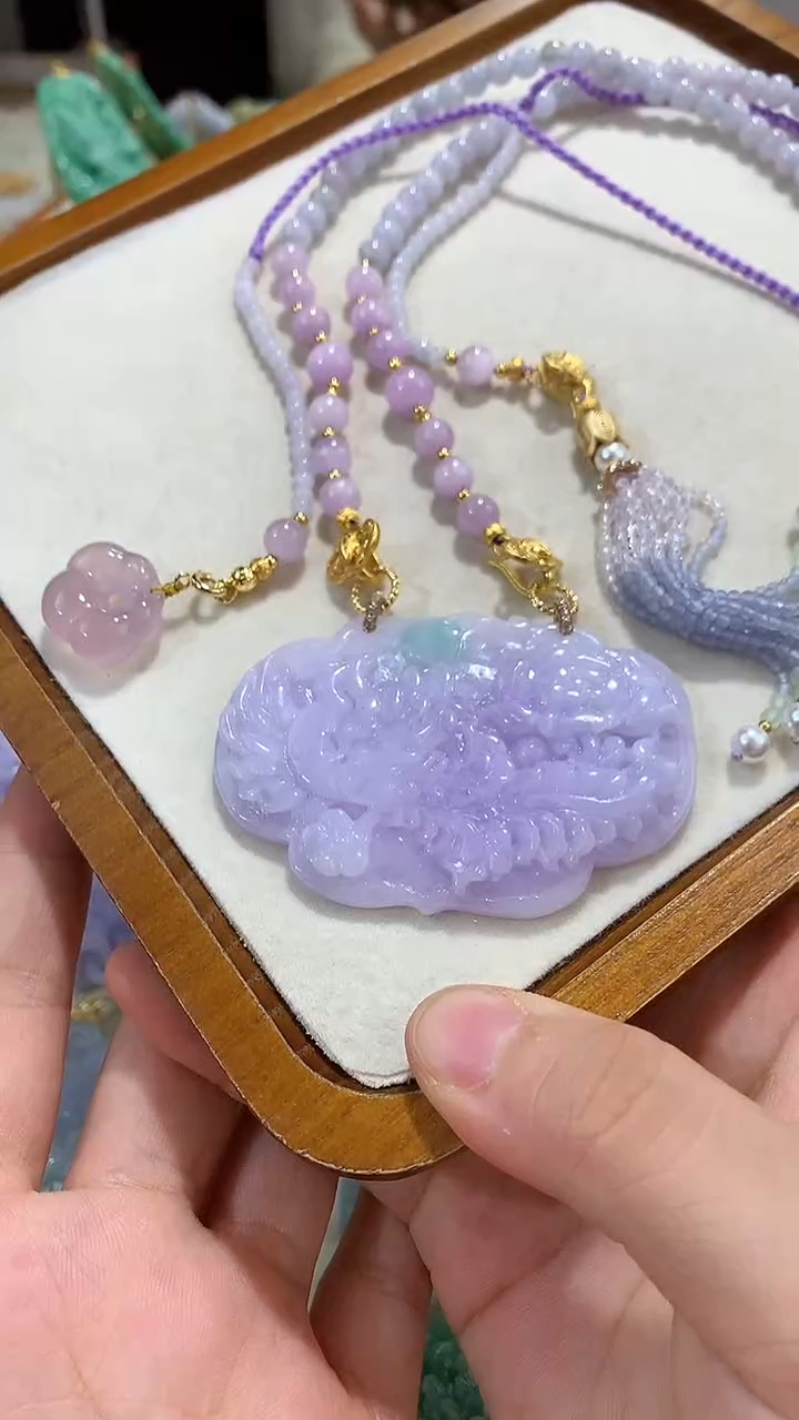 颈饰未镶嵌翡翠吊坠