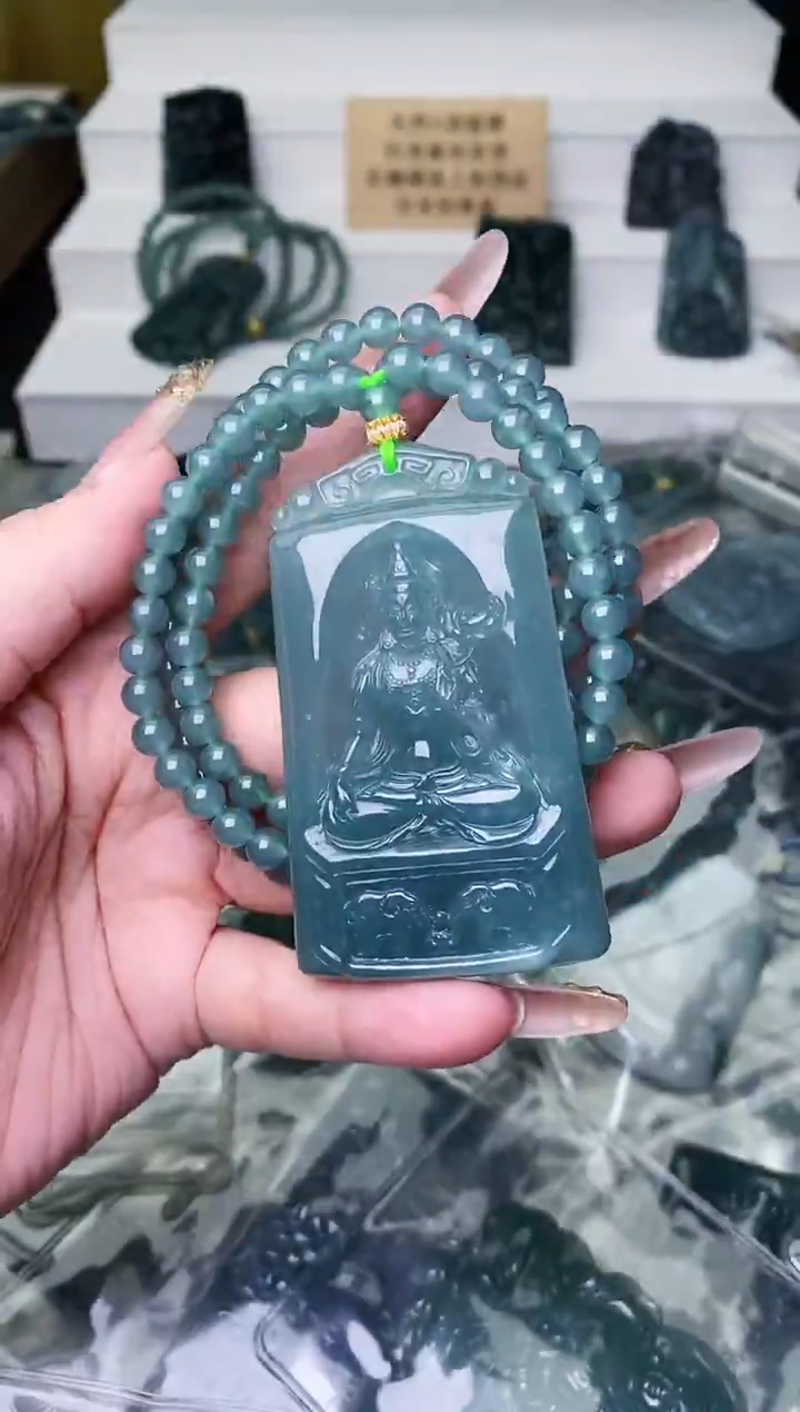 颈饰未镶嵌翡翠 