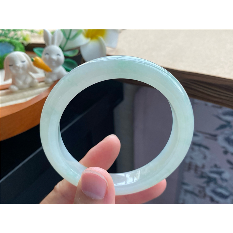 931期8743号57.3-11.9-8.8！清新浅绿色！颜色温温柔天然翡翠手镯