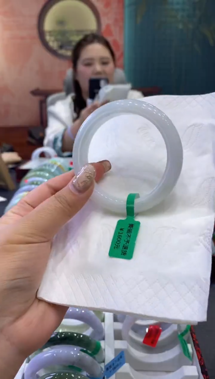 【闪购商品】翡翠手镯未镶嵌多人005426