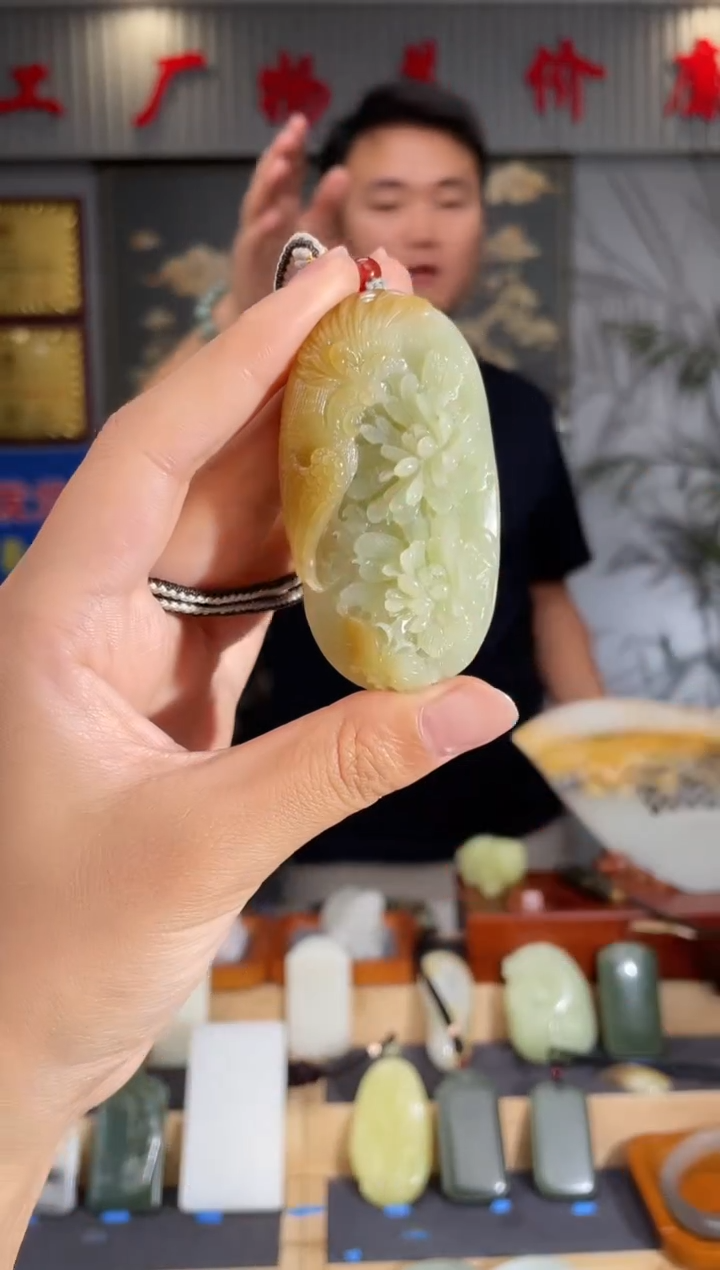 和田玉未镶嵌颈饰1