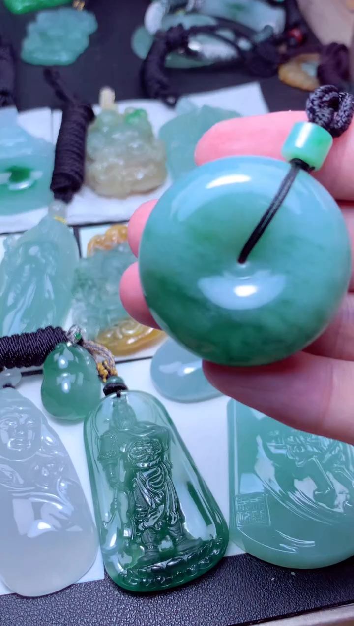 颈饰未镶嵌翡翠天然A货翡翠