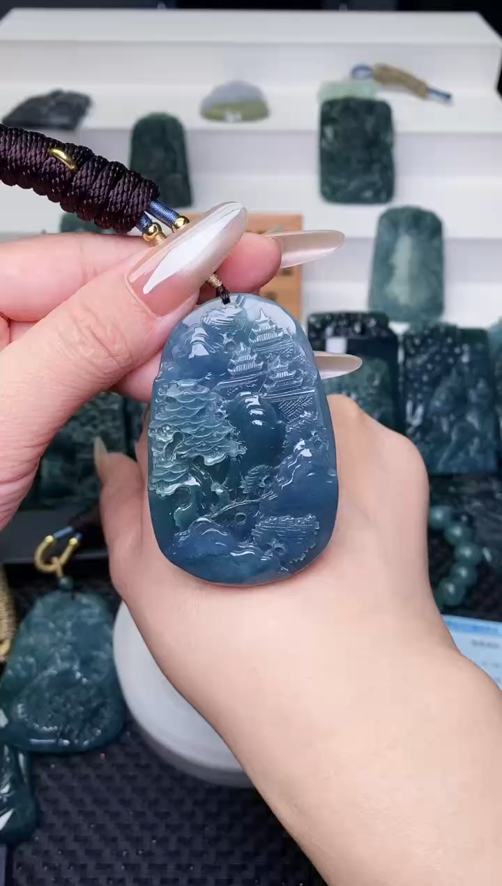 颈饰未镶嵌翡翠 