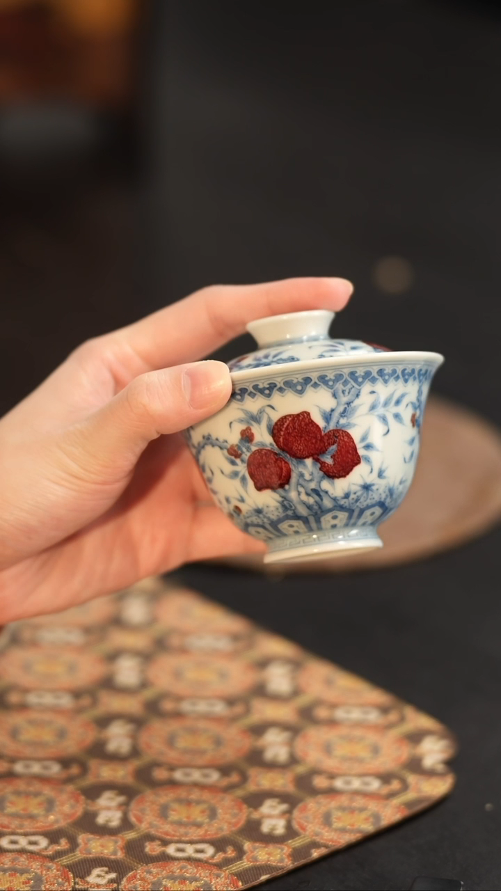 【闪购商品】杯屹朴堂釉里红桃盖碗