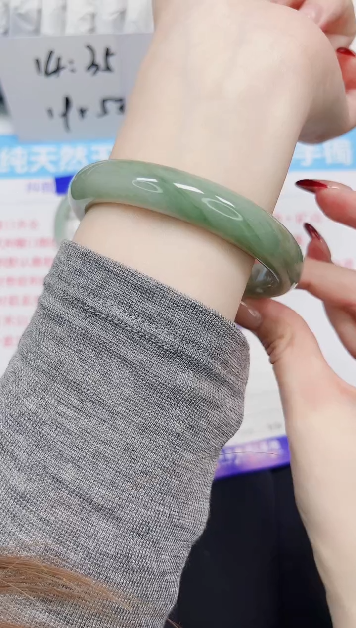 【闪购商品】石英质玉手镯未镶嵌63