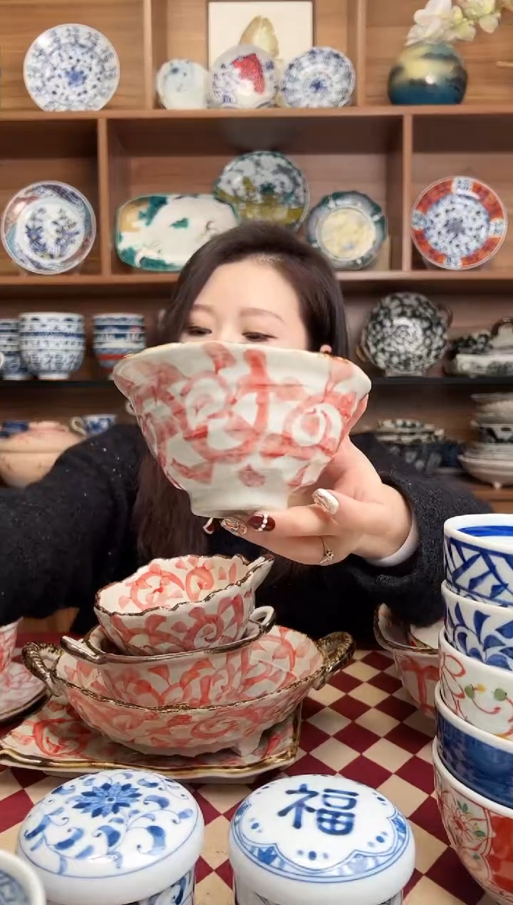 【闪购商品】瓷片章鱼唐草 反口饭碗 （赤）