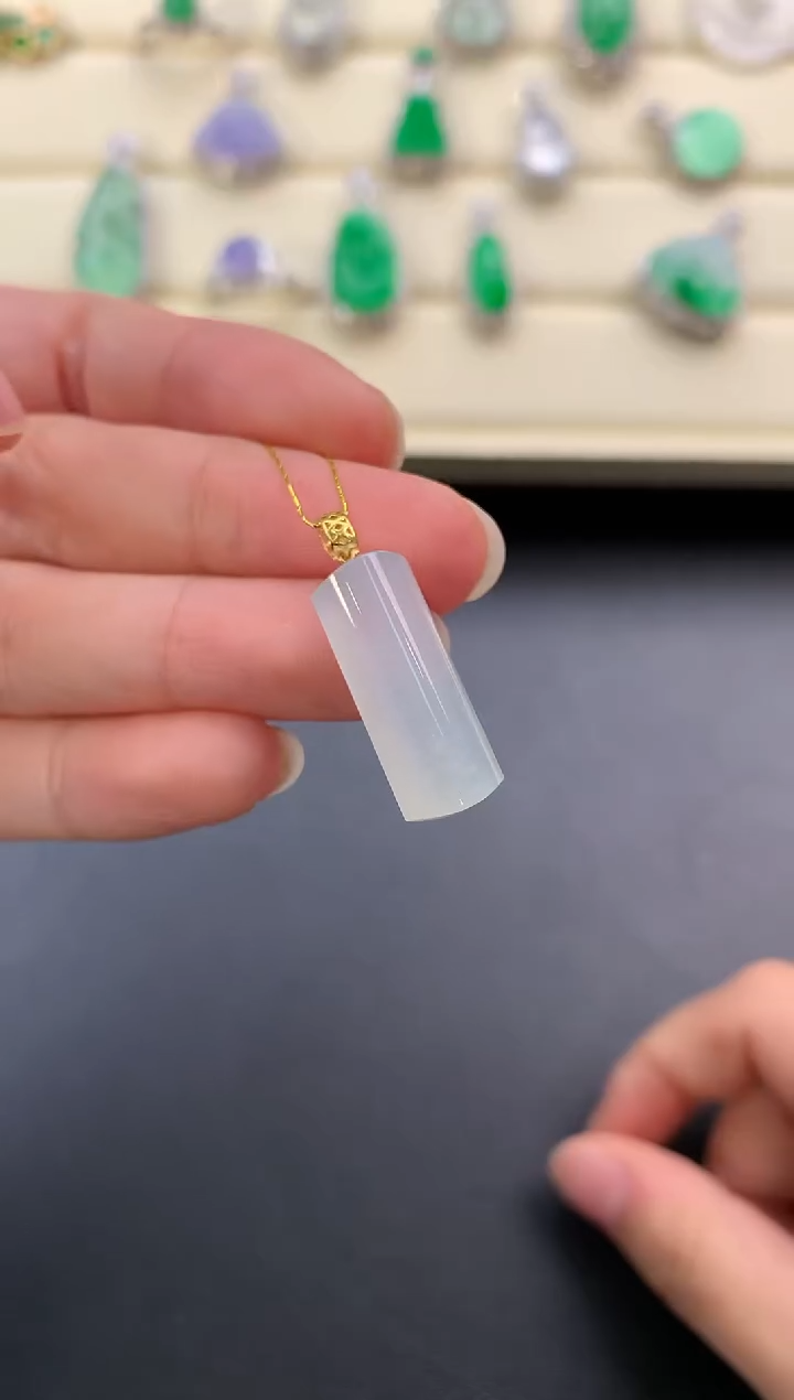 【闪购商品】翡翠颈饰18K金镶嵌D666