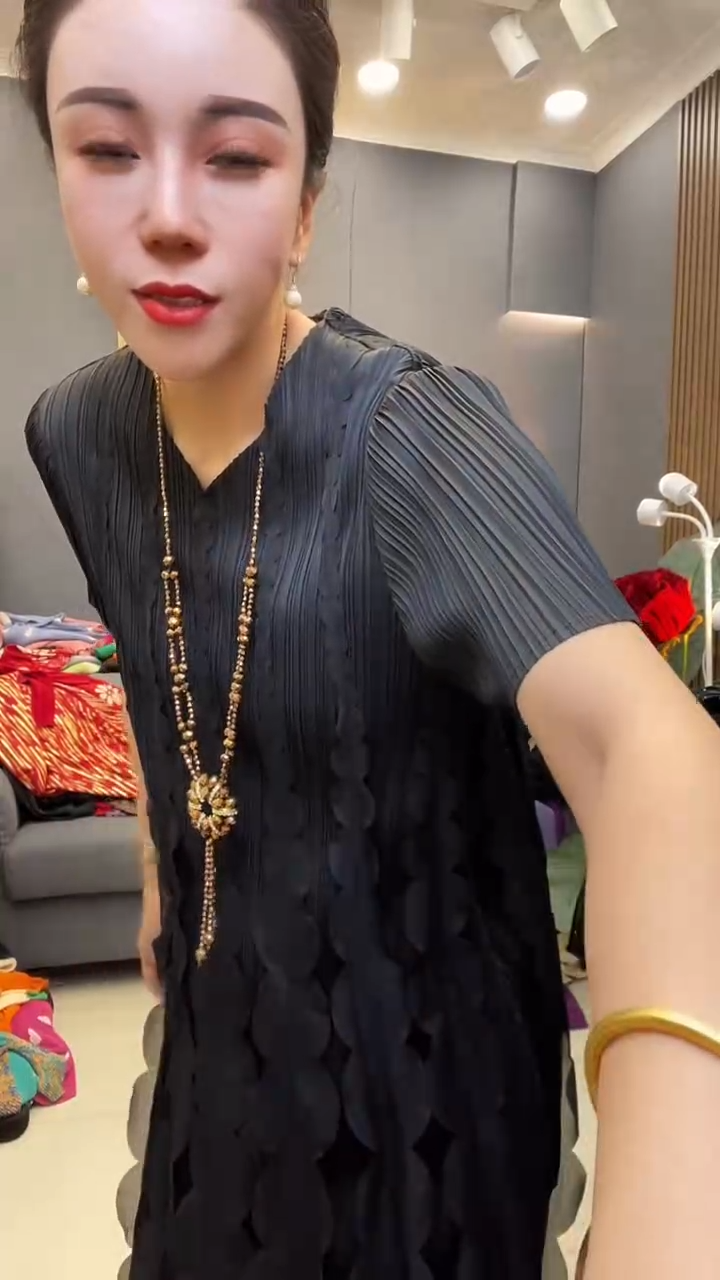 聚酯纤维（涤纶）黑色 花瓣裙