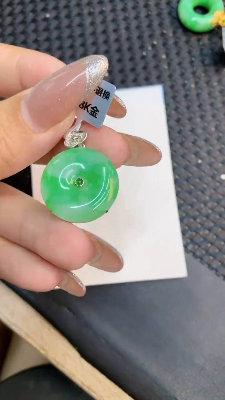 颈饰18K金镶嵌翡翠1