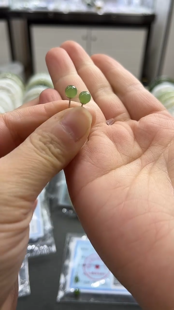 【闪购商品】和田玉耳饰银S925镶嵌碧玉耳钉5mm