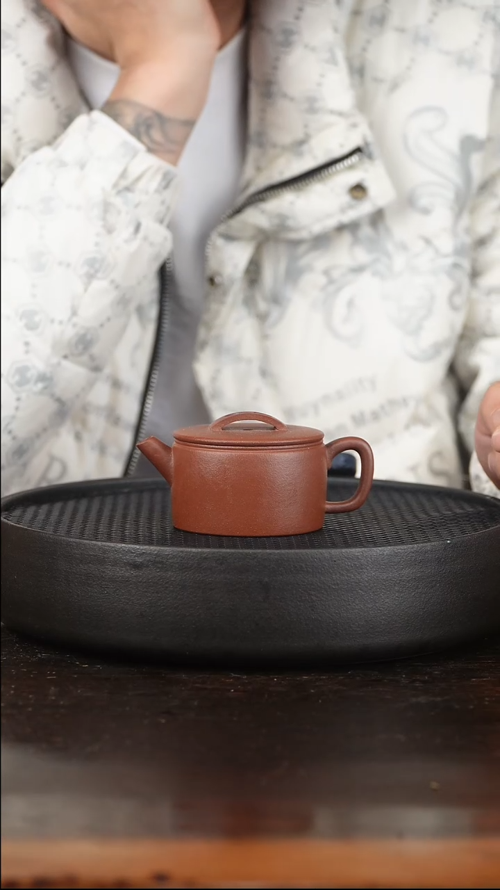 紫砂茶壶离开了看了看