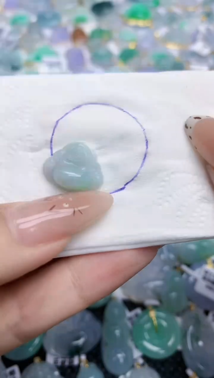 翡翠未镶嵌颈饰    天然翡翠A货