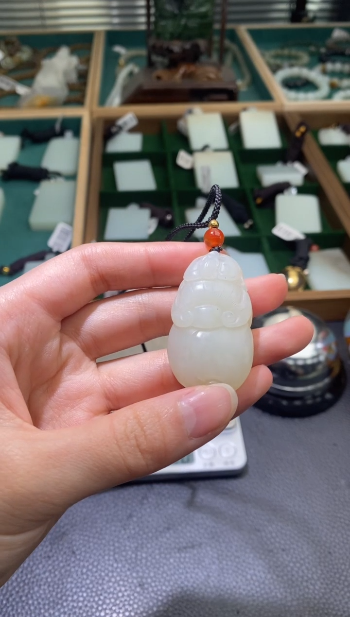 颈饰未镶嵌和田玉且末料吊坠