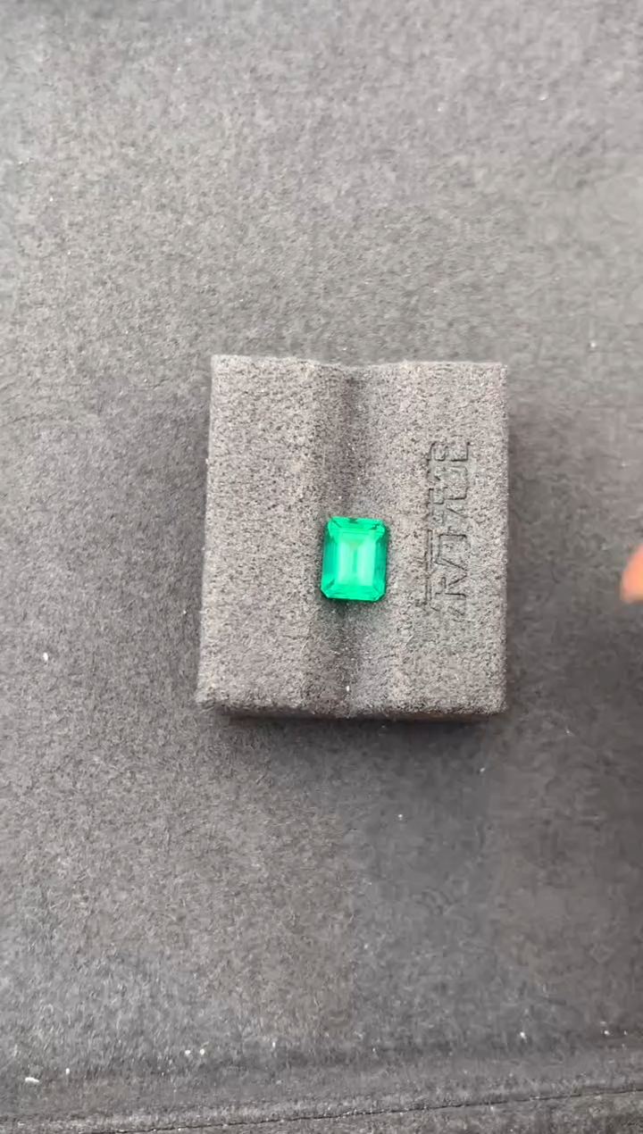 裸石祖母绿0.94ct祖母绿 定制  FH