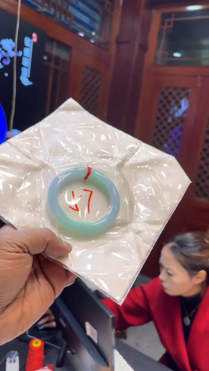 【闪购商品】翡翠手镯未镶嵌手镯