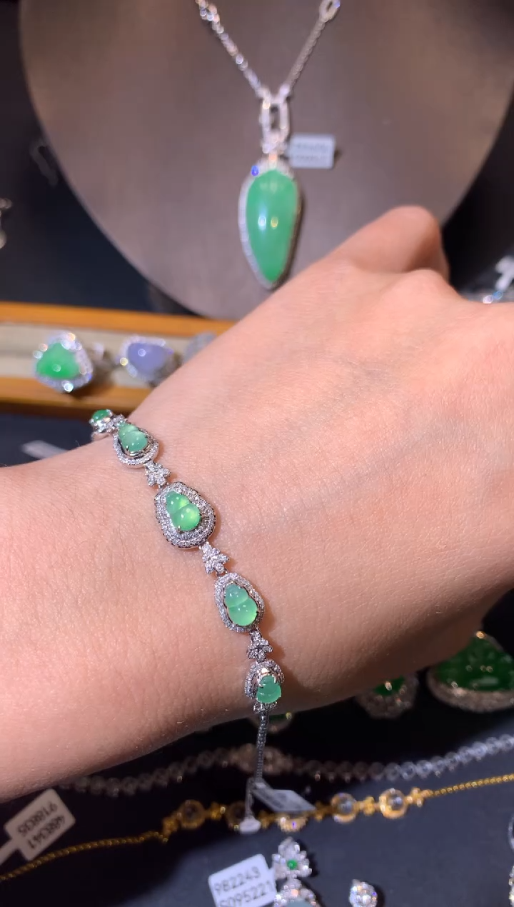 【闪购商品】翡翠吊坠(不含链)18K金镶嵌手链