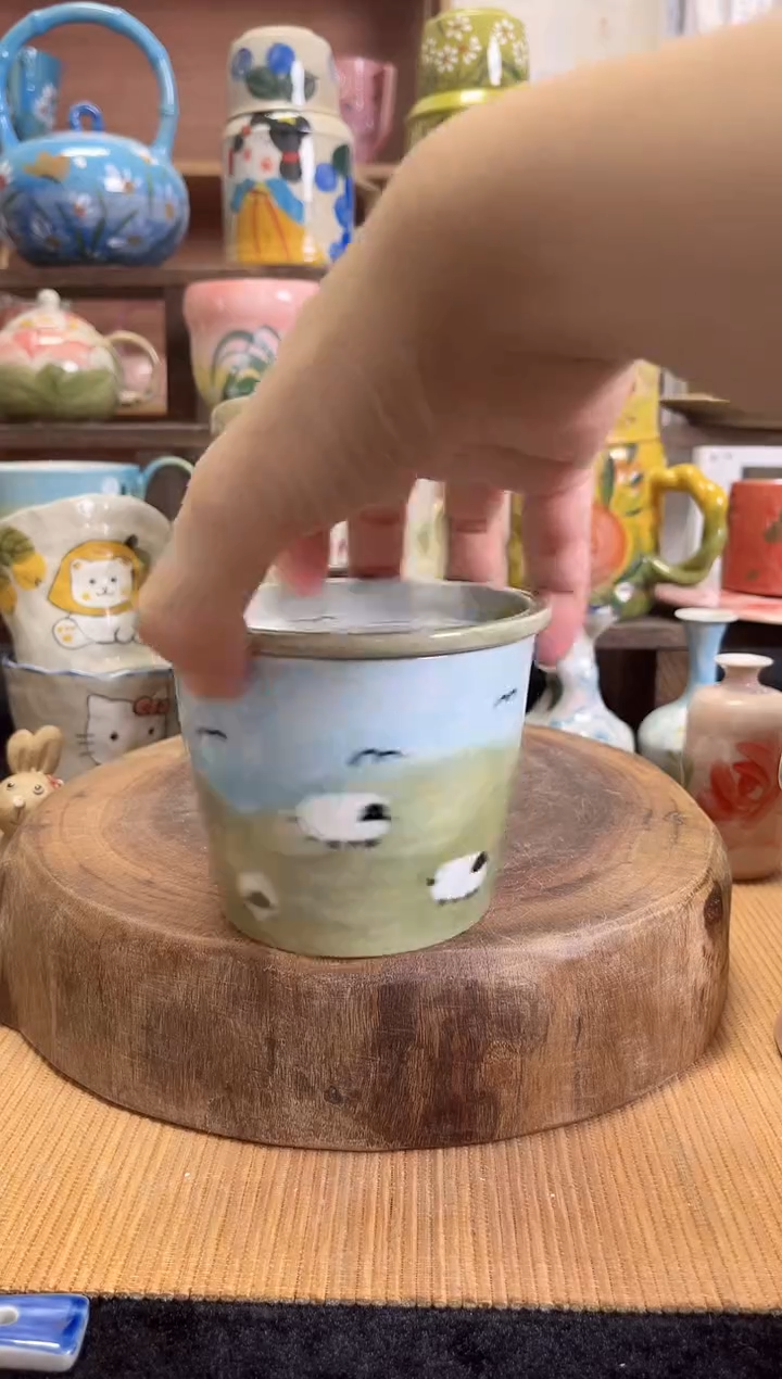 摆件手绘高温釉下陶瓷