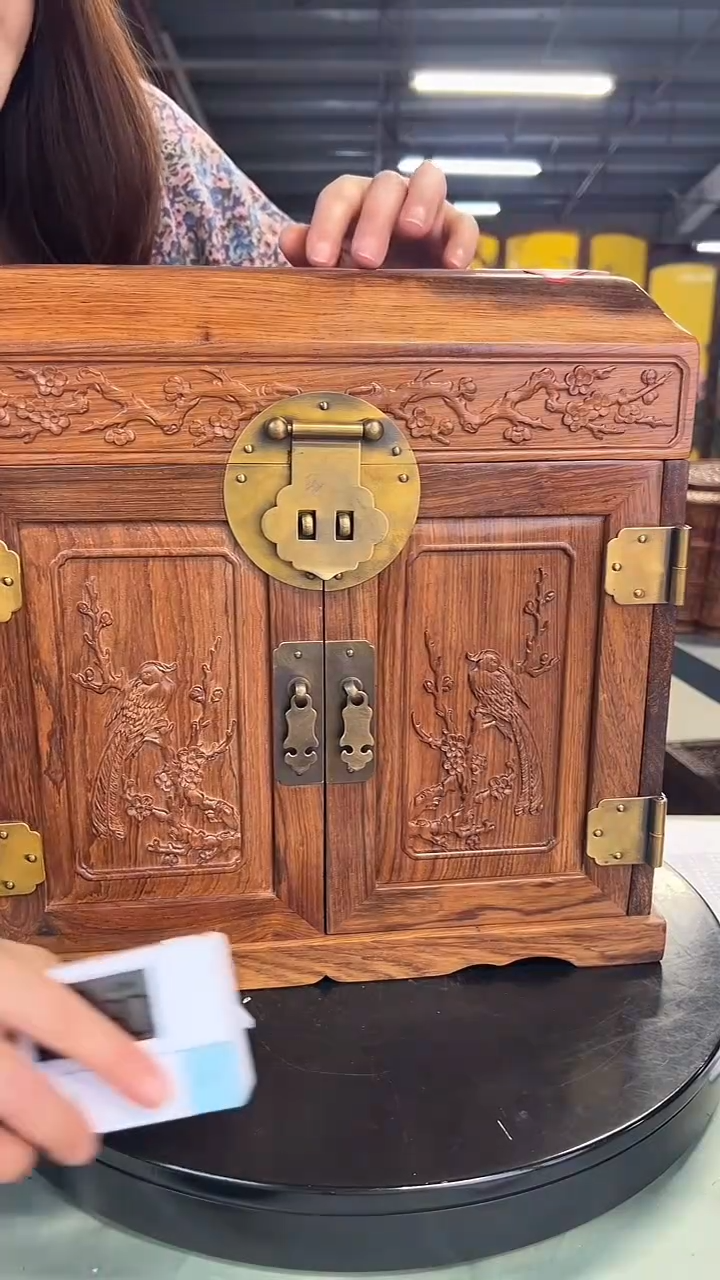 木乔****)DZ118-P7MK-176036官皮箱(雕花）（拍）