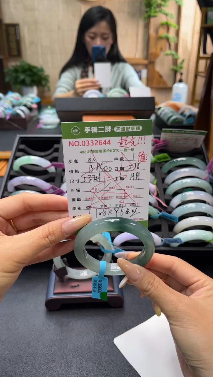 【闪购商品】翡翠手镯未镶嵌多人