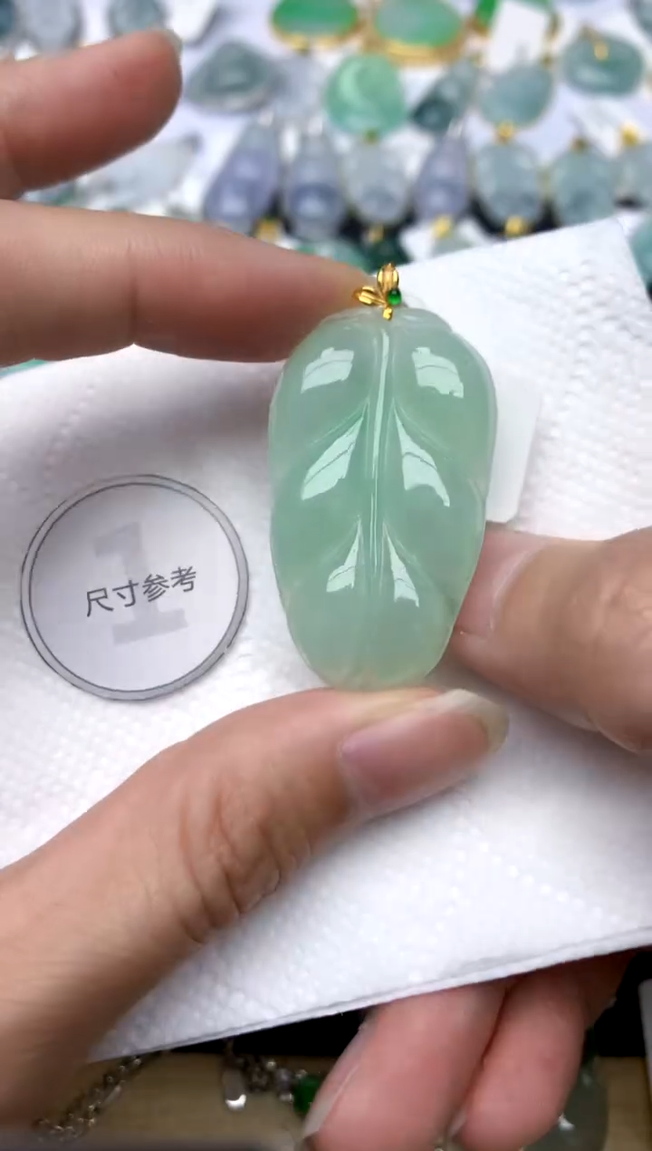 颈饰18K金镶嵌翡翠天然A货翡翠