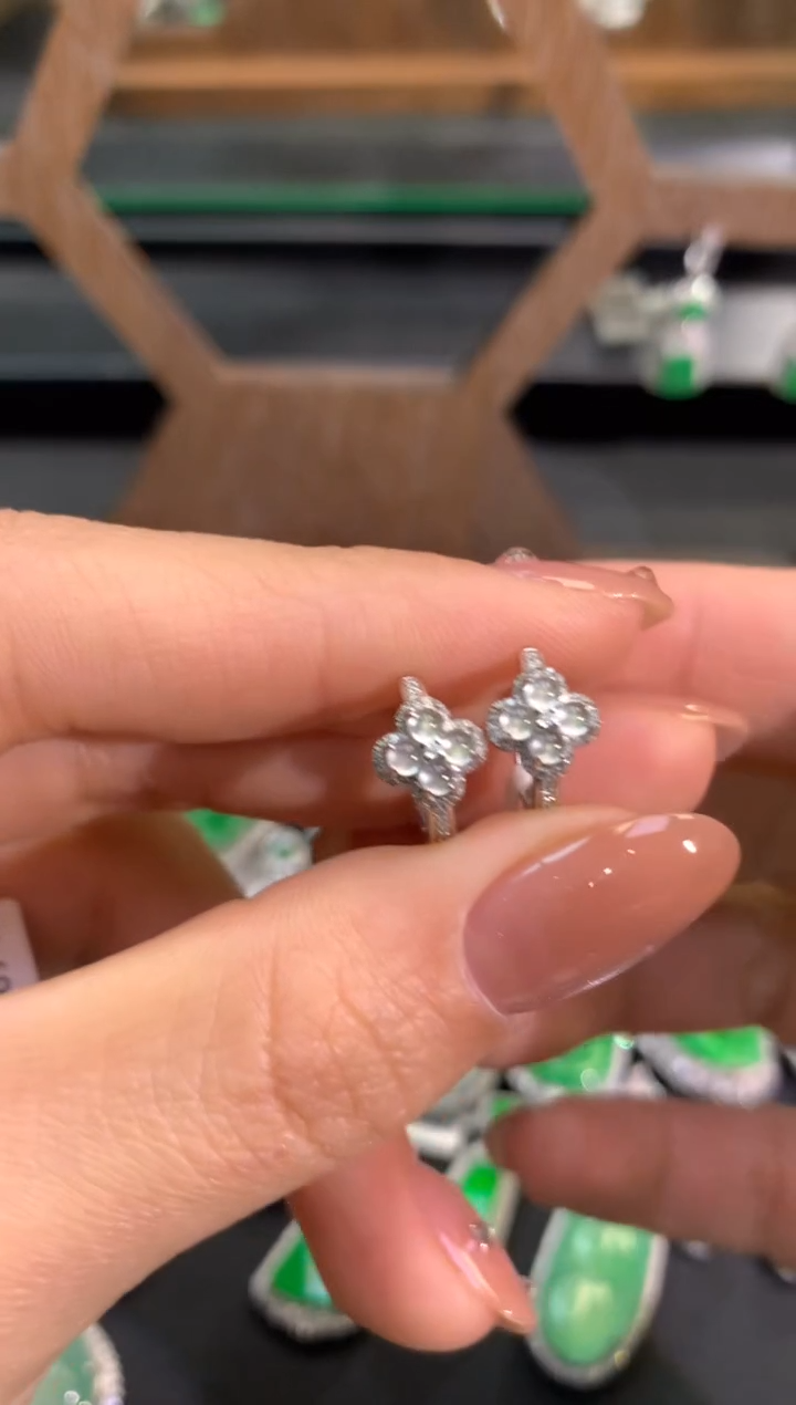 【闪购商品】翡翠吊坠(不含链)18K金镶嵌吊坠