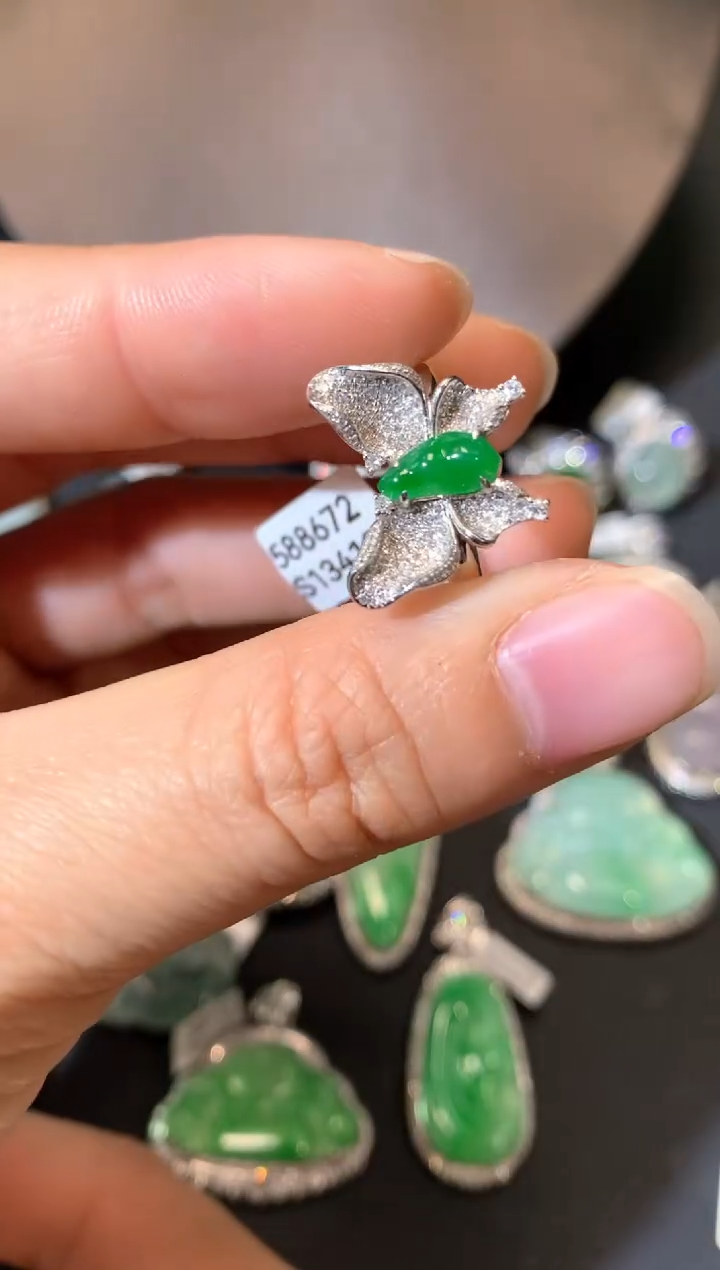 【闪购商品】翡翠吊坠(不含链)18K金镶嵌戒指