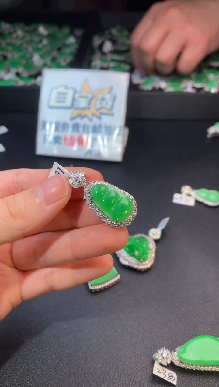 【闪购商品】翡翠颈饰银S925镶嵌翡翠
