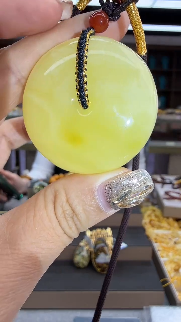 琥珀颈饰未镶嵌259秒拍号 假一罚三 