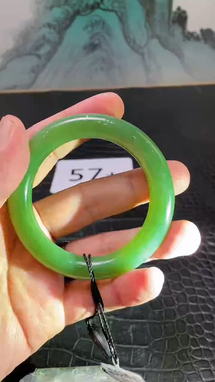 和田玉（碧玉）手镯未镶嵌一个