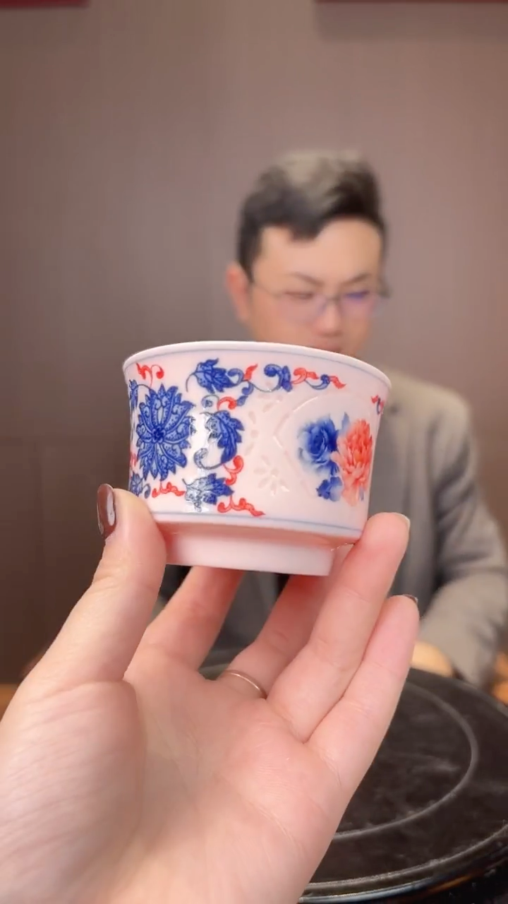 C11景德镇青花釉里红竹节杯一只