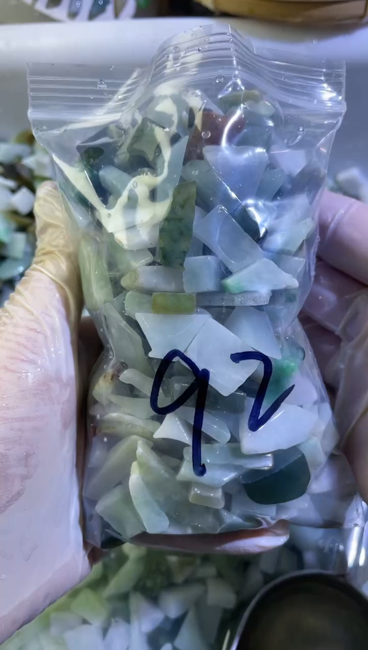 【闪购商品】翡翠颈饰未镶嵌天然翡翠小号500克92