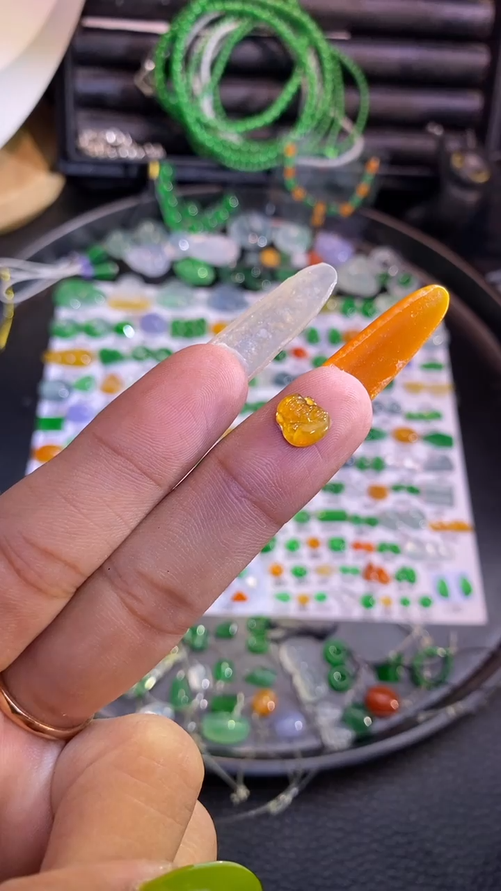 翡翠挂件未镶嵌财神