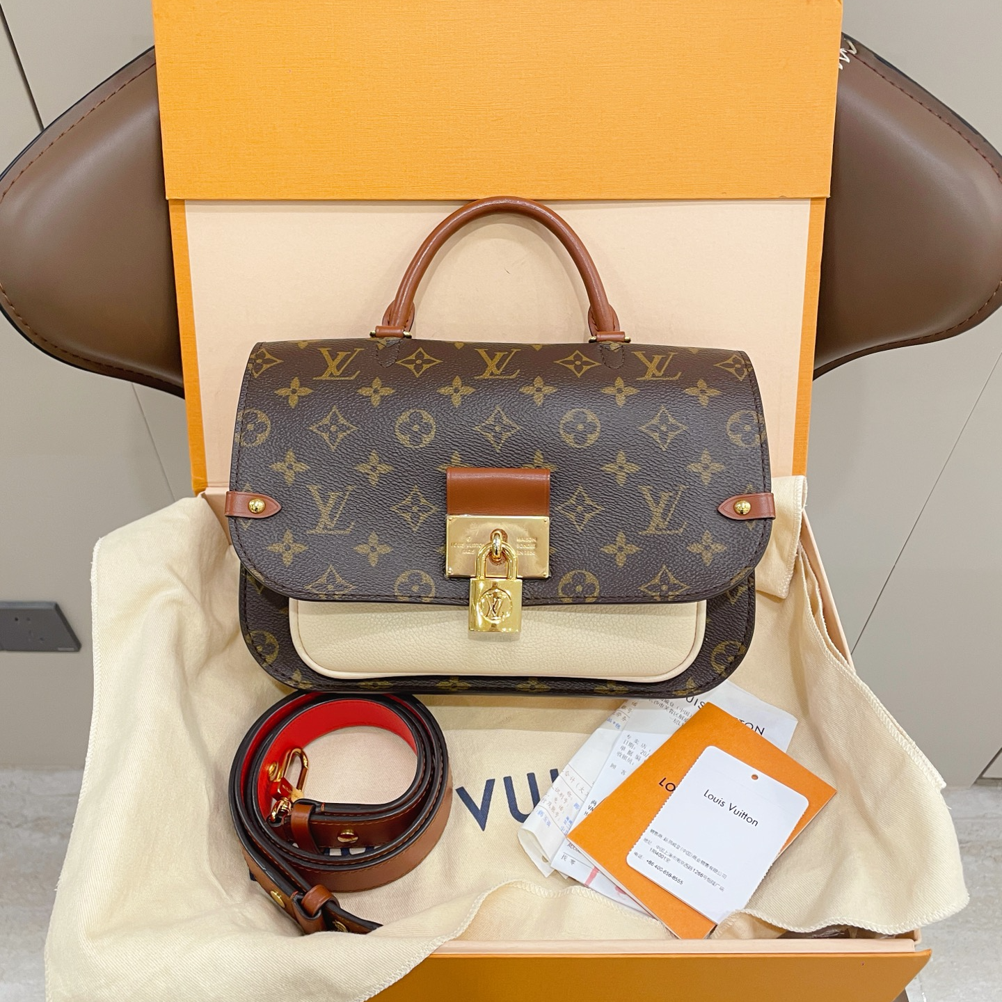 95新 LouisVuitton/路易威登 98新拼色锁头邮差手提包