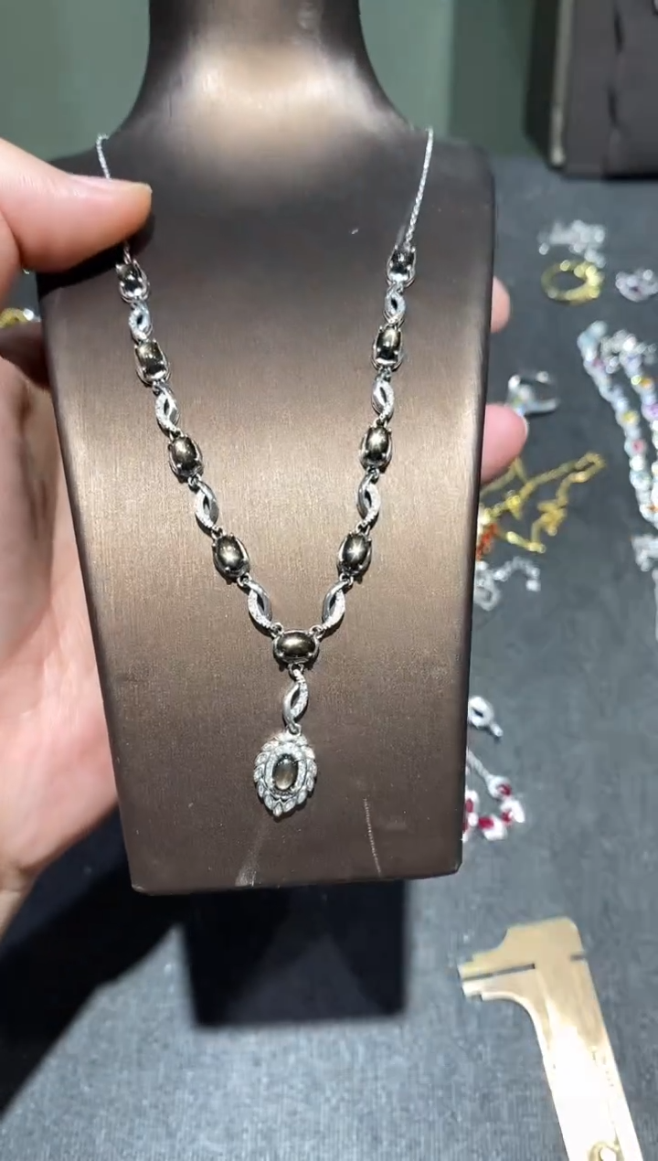 颈饰星光蓝宝石银S925镶嵌项链