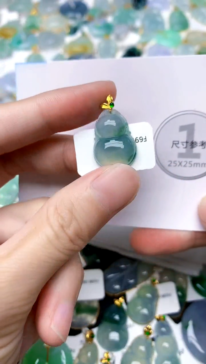 颈饰18K金镶嵌翡翠天然A货翡翠