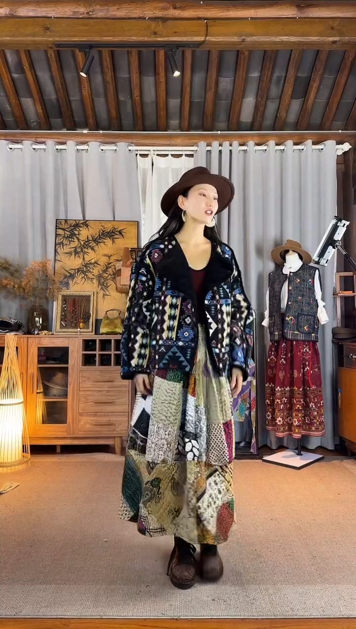 **设计师款黑色彩织鹅绒服外套