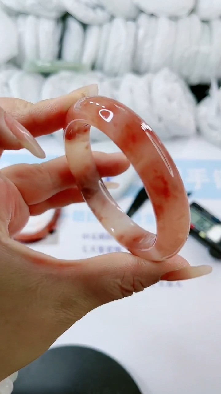 【闪购商品】石英质玉手镯未镶嵌0800072820-多样性发货