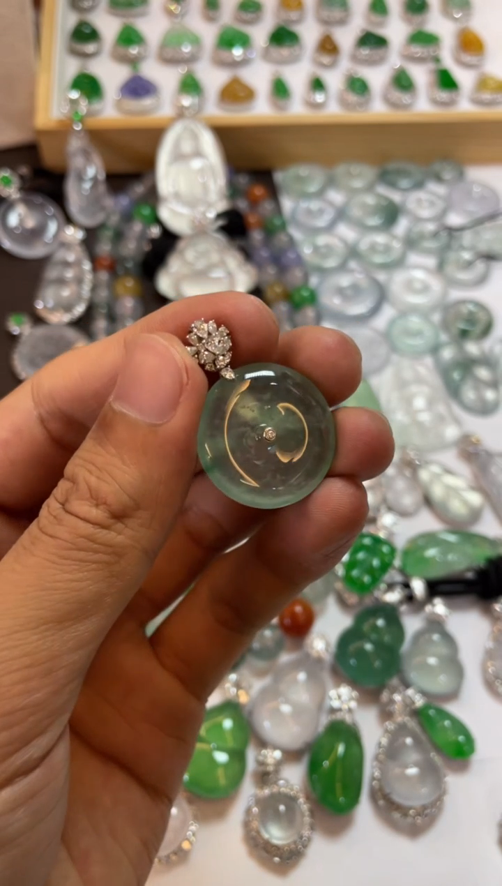 【闪购商品】翡翠吊坠(不含链)18K金镶嵌平安扣