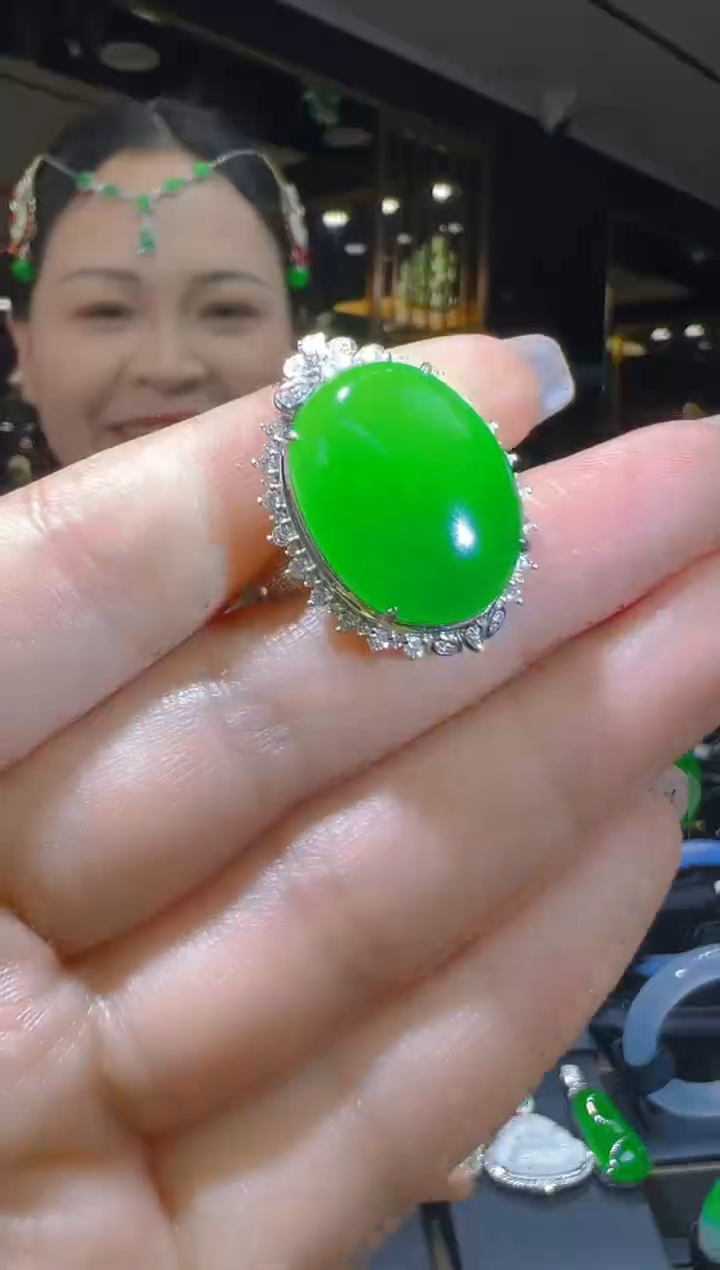 【闪购商品】翡翠戒指18K金镶嵌106      