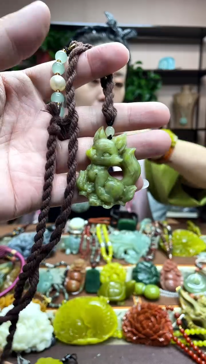 未镶嵌岫玉吊坠·