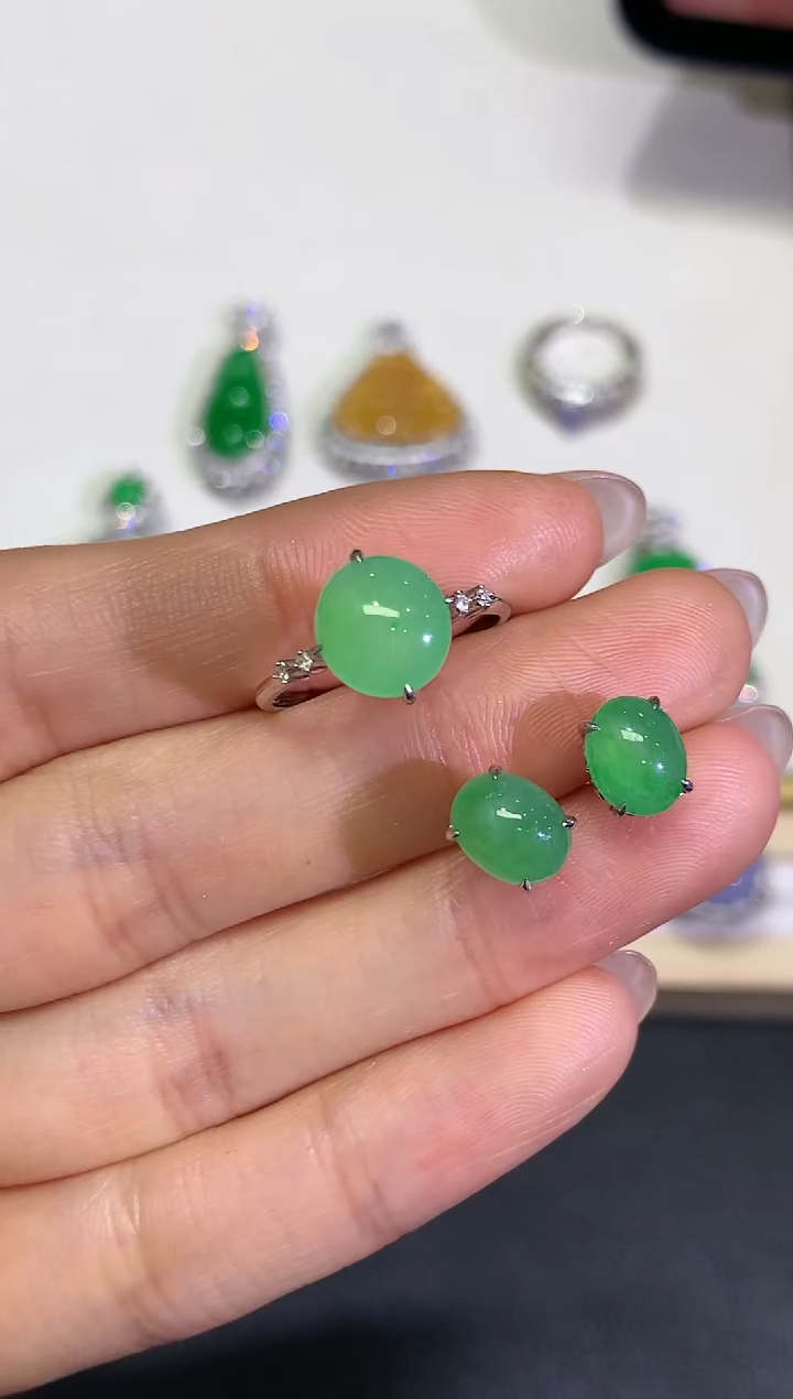 【闪购商品】翡翠颈饰18K金镶嵌团购31