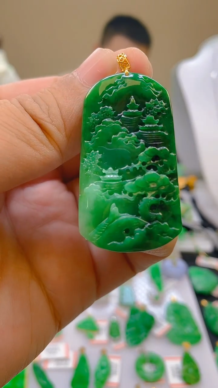 翡翠18K金镶嵌颈饰天然翡翠A货，支持复检