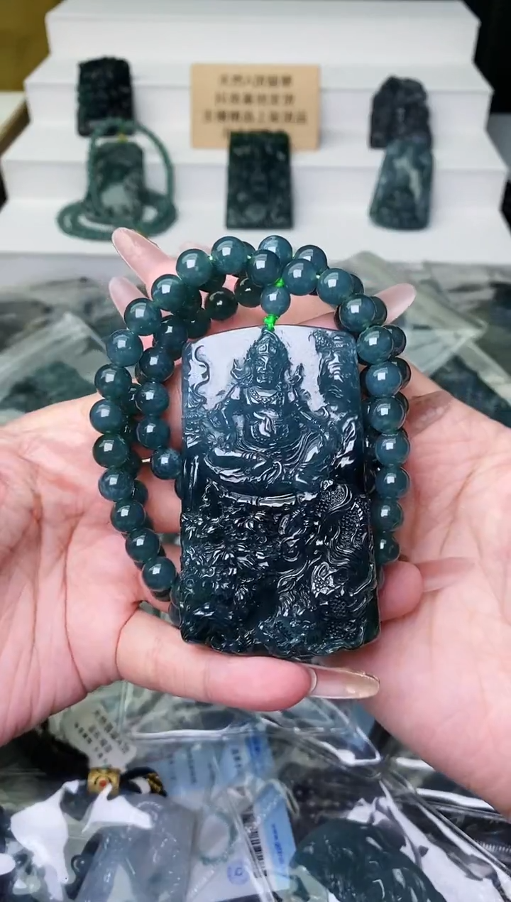 颈饰未镶嵌翡翠 