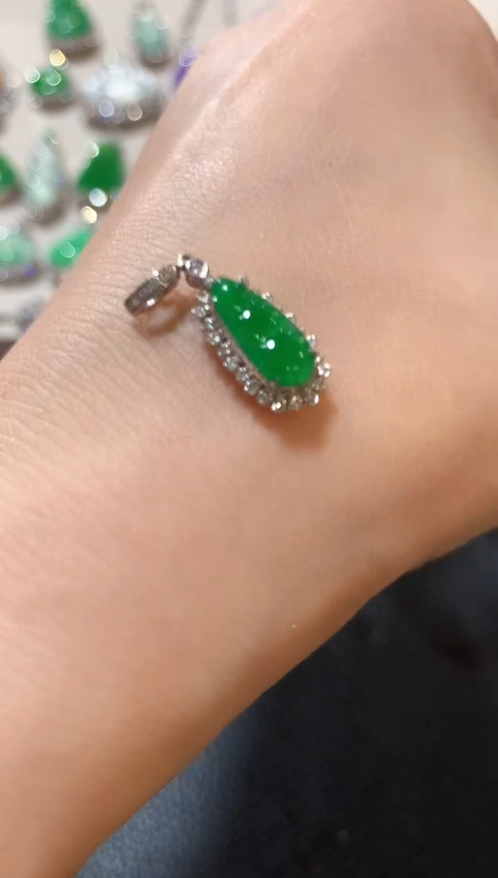 吊坠(不含链)18K金镶嵌翡翠z33  