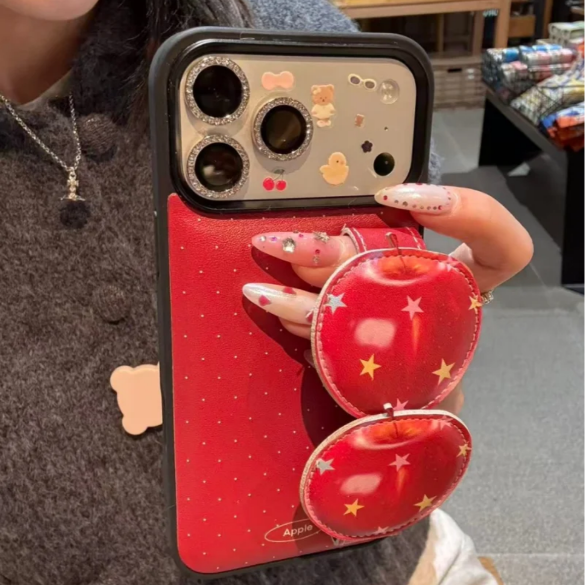 高级感红苹果手拎腕带适用iPhone17promax苹果17pro手机壳16pro15