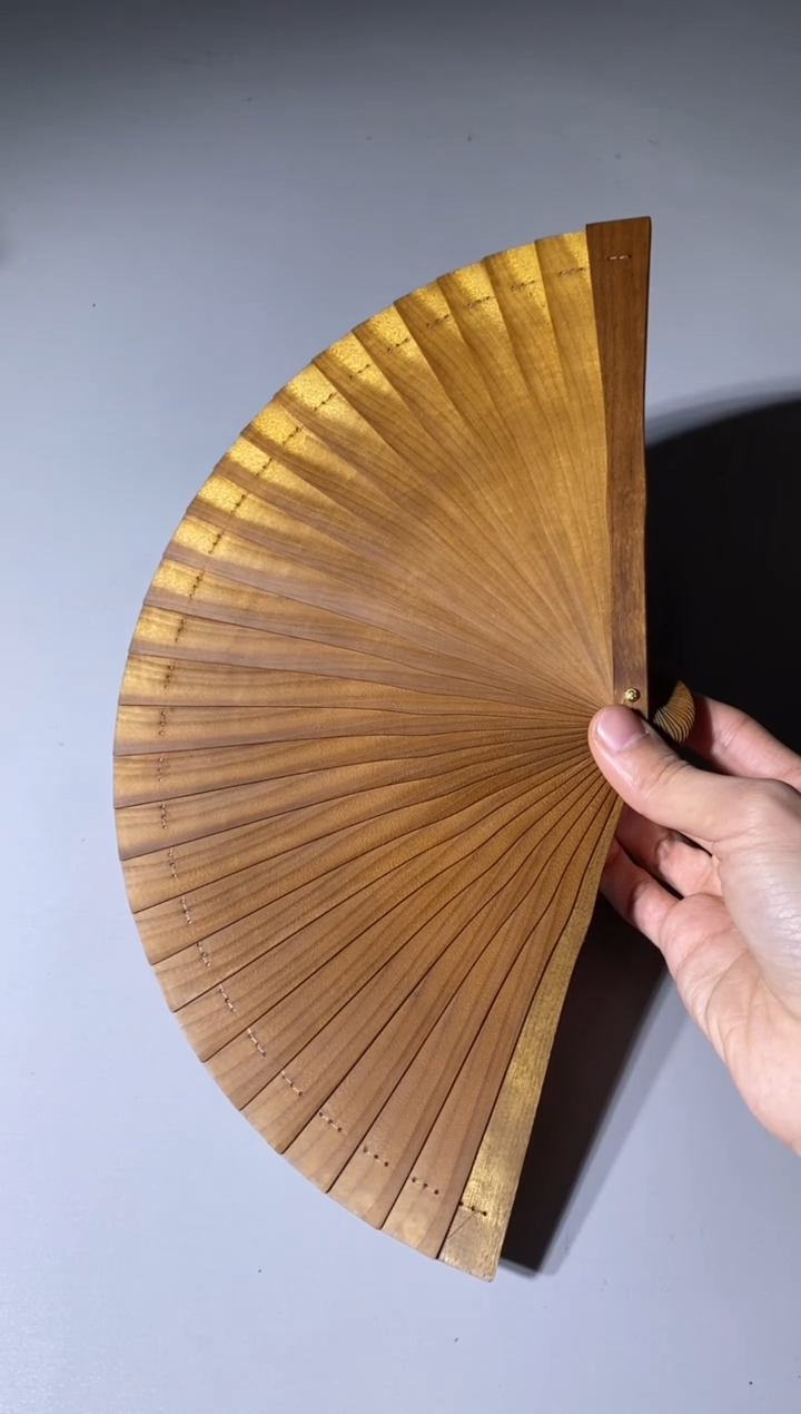 【闪购商品】金丝楠木雕503号18cm金丝楠木小叶桢楠扇子