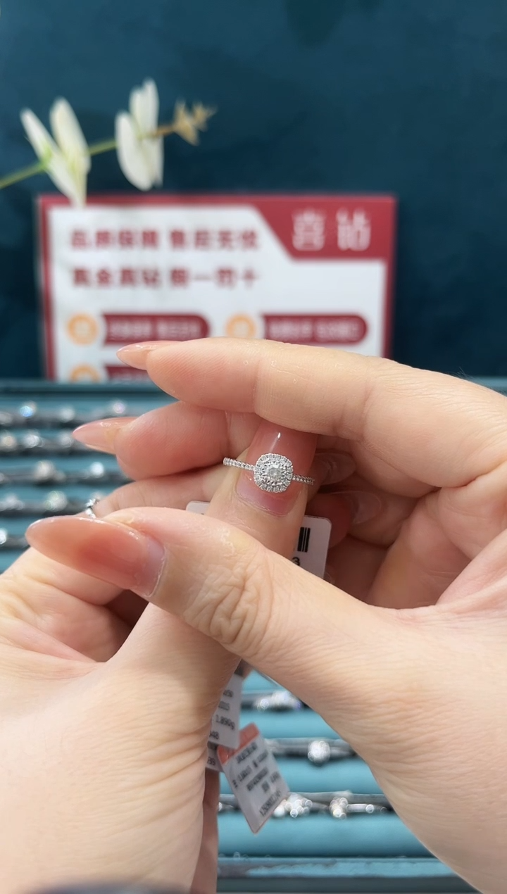 18K金镶嵌戒托钻石11+17分/14圈