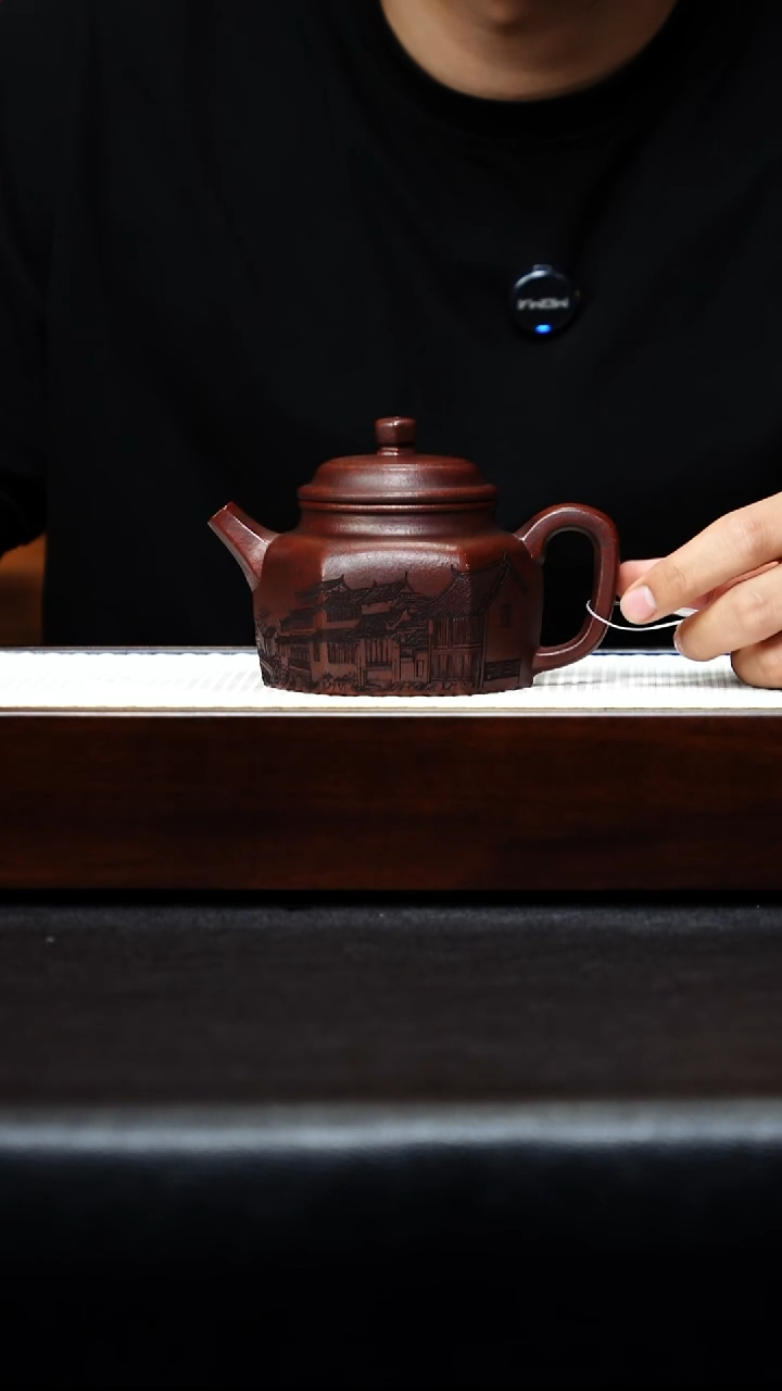 茶壶紫砂宜兴紫砂 六方德钟壶 220cc 古乌泥 周昌英h001